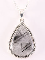 Bewerkte zilveren hanger met grote zwarte rutielkwarts aan ketting afbeelding 1