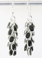 Trosvormige zilveren oorbellen met onyx afbeelding 1