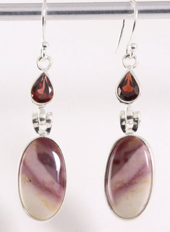 Lange zilveren oorbellen met mookaiet en granaat afbeelding 1
