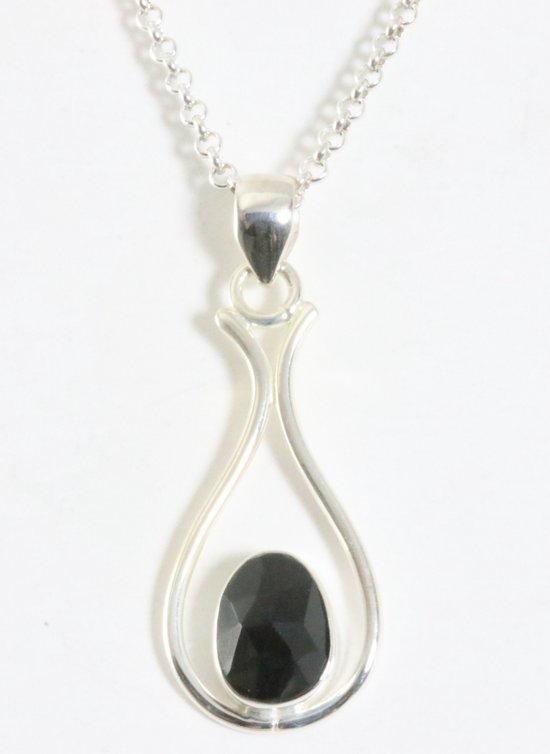 Opengewerkte zilveren hanger met gefacetteerde onyx aan ketting afbeelding 1