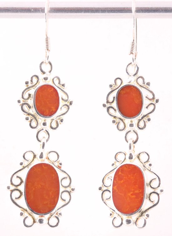 Lange opengewerkte zilveren oorbellen met rode koraal steen afbeelding 1