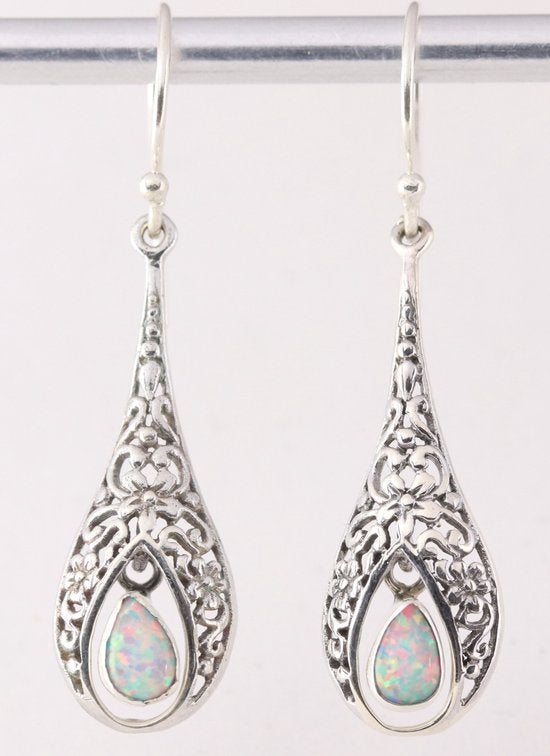 Opengewerkte zilveren oorbellen met welo opaal afbeelding 1