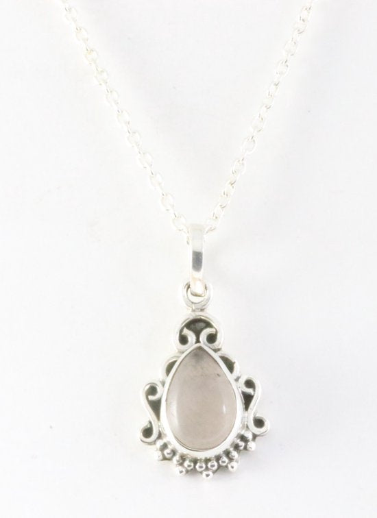 Fijne bewerkte zilveren hanger met rozenkwarts aan ketting afbeelding 1