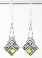 Bewerkte zilveren oorbellen met peridoot afbeelding 1