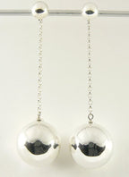 Lange zilveren oorstekers met hoogglans bollen afbeelding 1