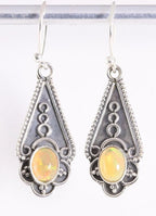 Traditionele bewerkte zilveren oorbellen met Ethiopische opaal afbeelding 1
