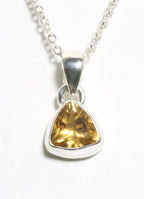 Fijne hoogglans zilveren hanger met citrien aan ketting afbeelding 1