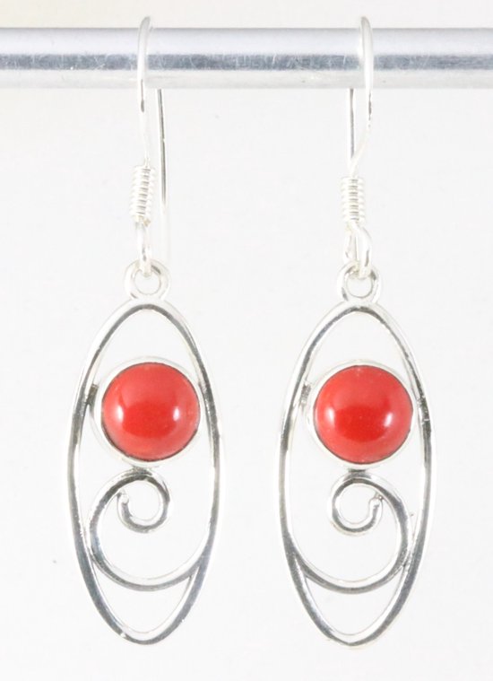 Opengewerkte zilveren oorbellen met rode koraal steen afbeelding 1