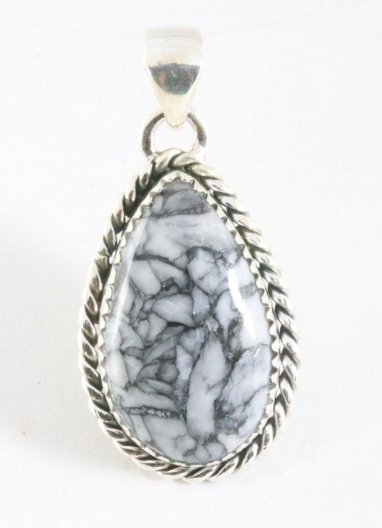 Bewerkte zilveren hanger met pinoliet afbeelding 1