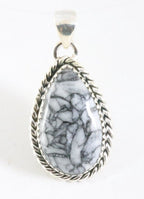 Bewerkte zilveren hanger met pinoliet afbeelding 1