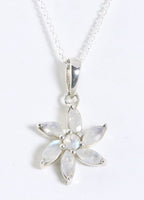 Zilveren hanger met regenboog maansteen aan ketting afbeelding 1