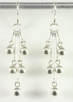 Zilveren oorbellen met fijne hoogglans bolletjes afbeelding 1