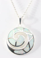 Ronde hoogglans zilveren hanger met welo opaal aan ketting afbeelding 1