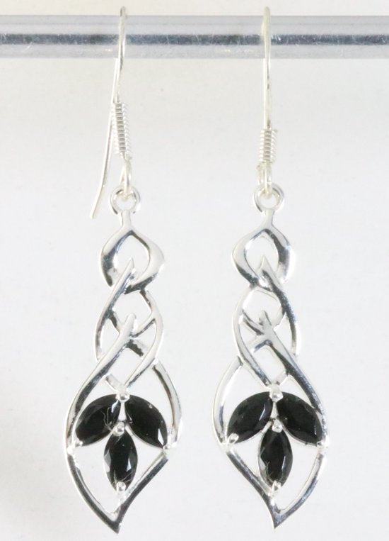 Opengewerkte zilveren oorbellen met onyx afbeelding 1