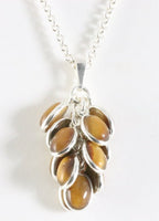 Trosvormige zilveren hanger met tijgeroog aan jasseron ketting afbeelding 1
