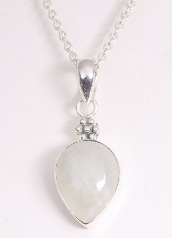 Bewerkte zilveren hanger met regenboog maansteen aan ketting afbeelding 1
