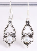 Fijne opengewerkte zilveren oorbellen met parel afbeelding 1