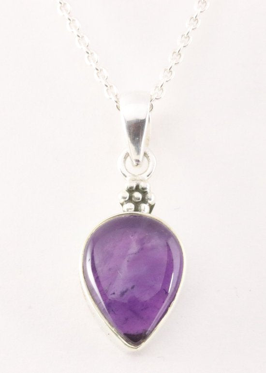 Bewerkte zilveren hanger met amethist aan ketting afbeelding 1