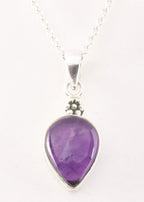 Bewerkte zilveren hanger met amethist aan ketting afbeelding 1
