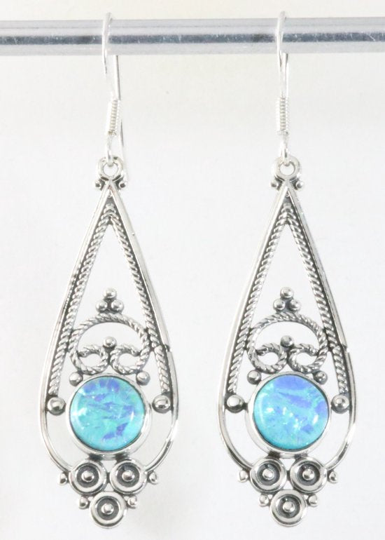 Lange opengewerkte zilveren oorbellen met blauwe opaal afbeelding 1