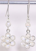 Lange bloemvormige zilveren oorbellen met regenboog maansteen afbeelding 1