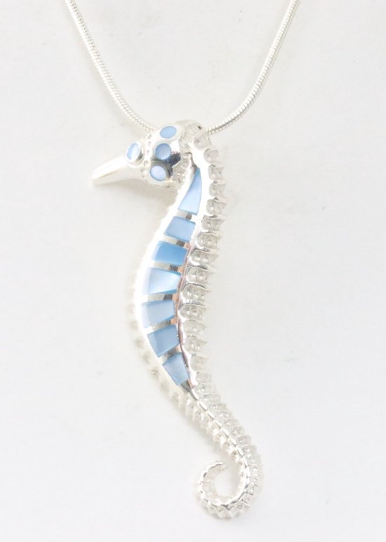 Zilveren zeepaardje met blauwe schelp aan ketting afbeelding 1