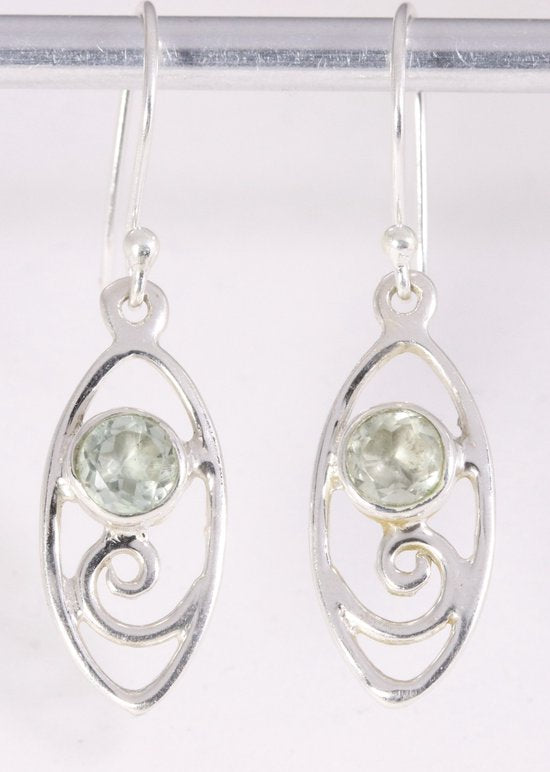 Fijne opengewerkte zilveren oorbellen met groene amethist afbeelding 1