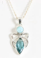 Fijne opengewerkte zilveren hanger met larimar en blauwe topaas aan ketting afbeelding 1