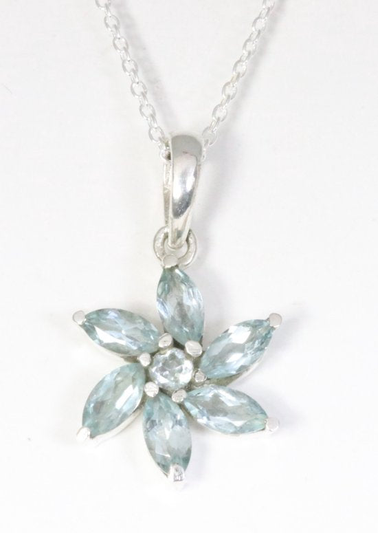 Zilveren hanger met blauwe topaas aan ketting afbeelding 1