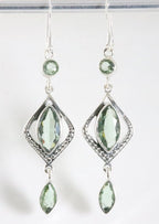 Lange bewerkte zilveren oorbellen met groene amethist afbeelding 1