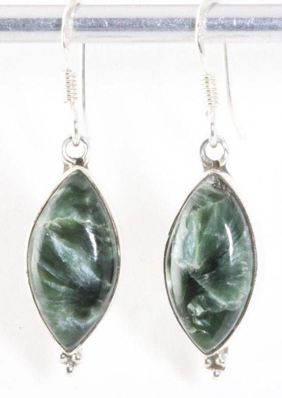 Zilveren oorbellen met groene serafiniet afbeelding 1