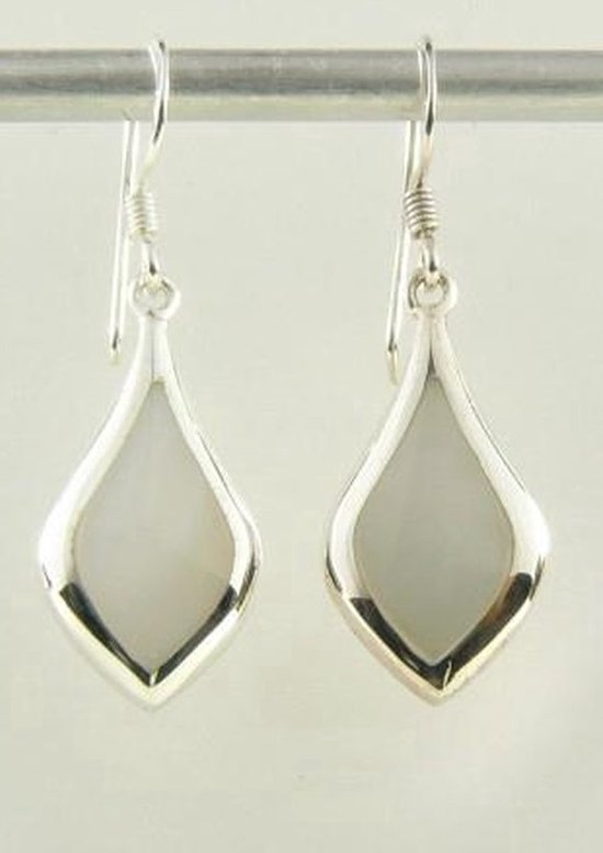 Druppelvormige zilveren oorbellen met parelmoer afbeelding 5