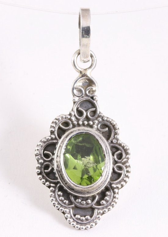 Bewerkte zilveren hanger met peridoot afbeelding 1