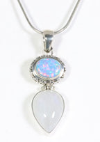 Fijne ronde zilveren hanger met lotus bloem aan ketting afbeelding 1