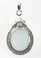 Bewerkte zilveren hanger met welo opaal afbeelding 1