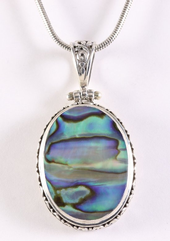 Traditionele bewerkte zilveren hanger met abalone schelp aan snake ketting afbeelding 1