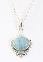 Bewerkte zilveren hanger met aquamarijn aan ketting afbeelding 1