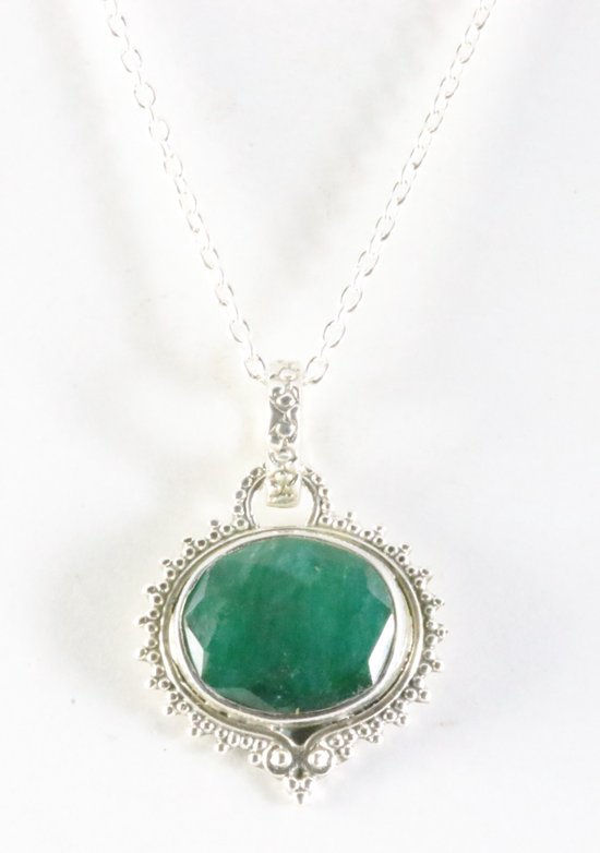 Fijne bewerkte zilveren hanger met smaragd aan ketting afbeelding 1