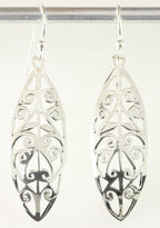 Lange opengewerkte zilveren oorbellen afbeelding 1