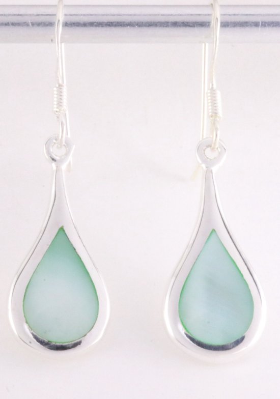 Druppelvormige zilveren oorbellen met groene parelmoer afbeelding 1