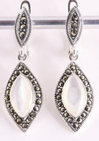 Zilveren oorstekers met parelmoer en marcasiet afbeelding 1