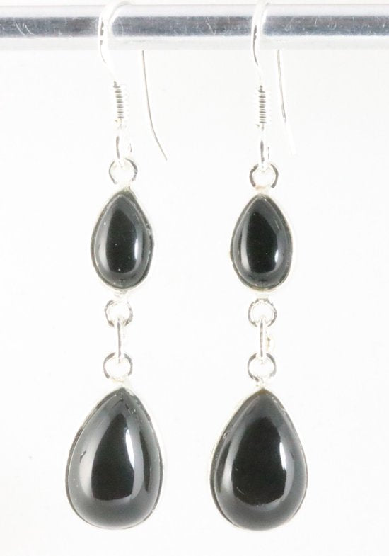 Fijne lange zilveren oorbellen met onyx afbeelding 1