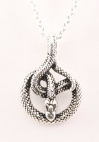 Zilveren slang hanger aan ketting afbeelding 1