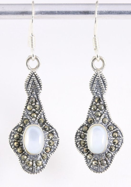 Zilveren oorbellen met parelmoer en marcasiet afbeelding 1