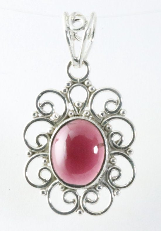 Opengewerkte zilveren hanger met granaat afbeelding 1