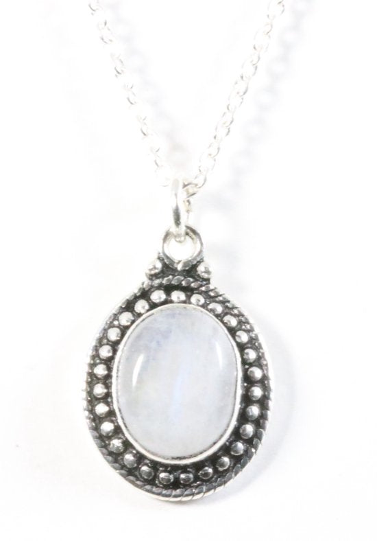 Fijne bewerkte ovale zilveren hanger met regenboog maansteen aan ketting afbeelding 1