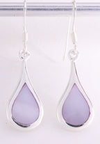Druppelvormige zilveren oorbellen met paarse parelmoer afbeelding 1