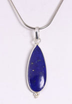 Lange druppelvormige zilveren hanger met lapis lazuli aan ketting afbeelding 1