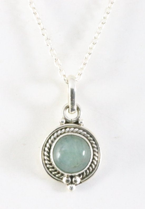 Fijne bewerkte ronde zilveren hanger met aquamarijn aan ketting afbeelding 1