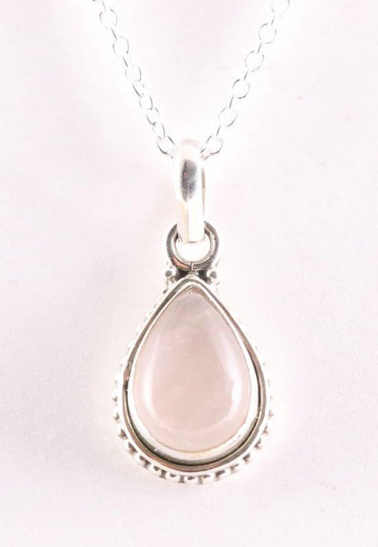 Bewerkte druppelvormige zilveren hanger met rozenkwarts aan ketting afbeelding 1